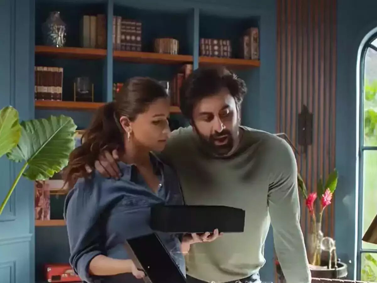 Ranbir Kapoor and Alia Bhatt endorse Rungta Steel TMT Bar in new campaign